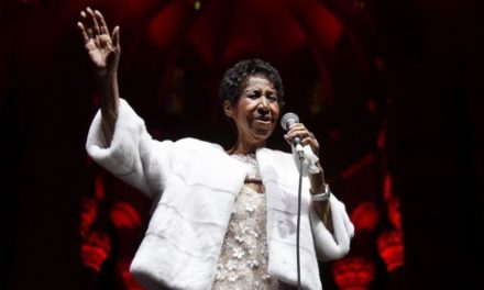 Aretha Franklin está “consciente” y “en casa”, según un sobrino