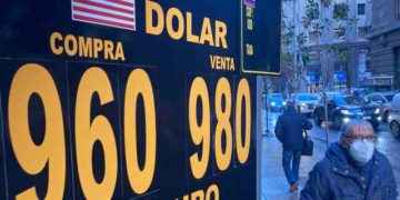 Economista Santiago Rosselot: “El rechazo podría generar más incertidumbre e inestabilidad para la economía del país”