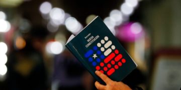 ¿Y qué dicen los expertos?: La alternativa que abre el debate sobre la continuación del proceso constituyente