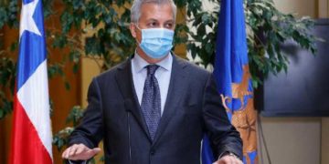 Ministro Claudio Huepe confirmó que ENAP estudia venta de combustible vehicular