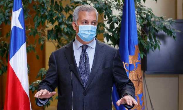 Ministro Claudio Huepe confirmó que ENAP estudia venta de combustible vehicular