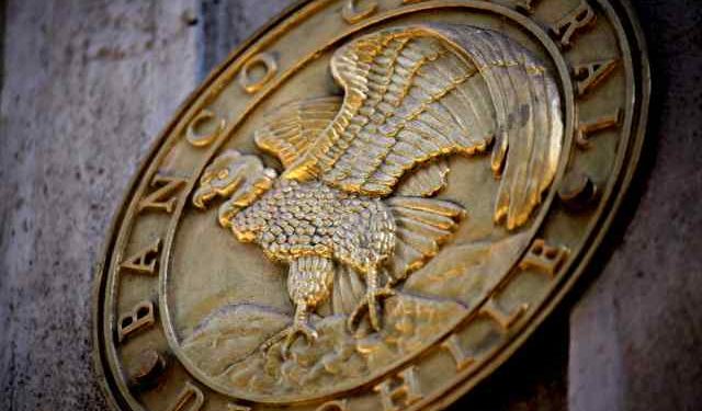 Imacec de junio alcanza 3,7% y confirma la desaceleración de la economía