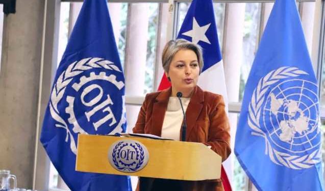 Ministra Jara entrega claves de reforma de pensiones: Mejorar ingresos de las mujeres, solidario y mixto