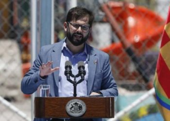 Presidente Boric ordenó la expulsión de extranjeros que agredieron a Carabineros en Puerto Montt