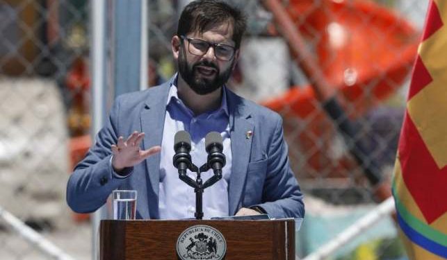 Presidente Boric ordenó la expulsión de extranjeros que agredieron a Carabineros en Puerto Montt