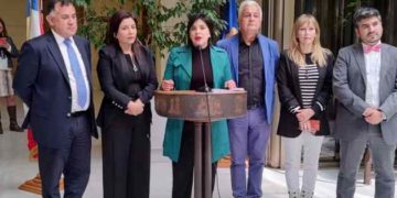 Diputados de la comisión de Salud emplazan al Ejecutivo a aumentar el presupuesto de la atención primaria en 2023