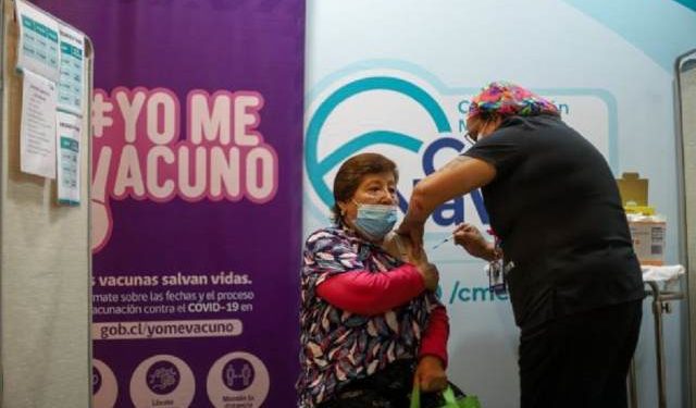 En Cerro Navia Ministerio de Salud inició proceso de vacunación bivalente contra el COVID 19