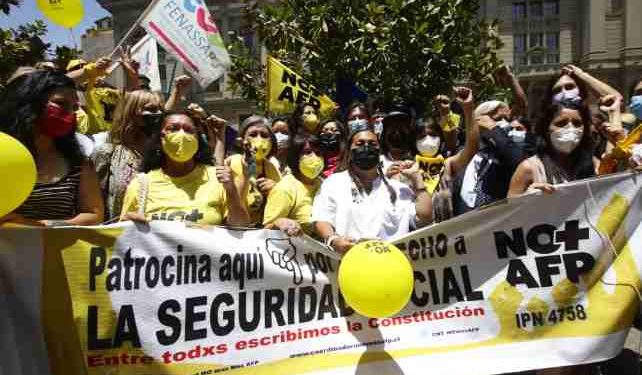 Senador Latorre en la antesala de anuncio sobre pensiones: “Es primera vez que se toca la hegemonía de las AFP”