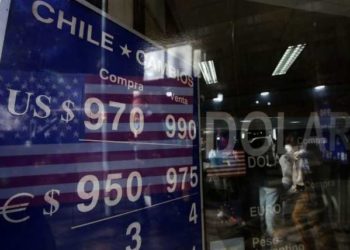 Expertos proyectan baja inflación para los próximos meses en jornada marcada por la caída del dólar