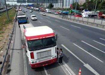 Empresarios y agricultores se alinean con el Gobierno: CPC y SNA cuestionan paralización de camioneros en forma y fondo