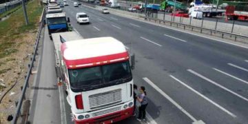 Empresarios y agricultores se alinean con el Gobierno: CPC y SNA cuestionan paralización de camioneros en forma y fondo