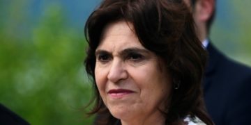 Ministra Ana Lya Uriarte acusó “ambición desmedida” detrás del paro de camioneros