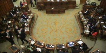 Congreso despacha ley de reajuste de 12% para trabajadores del sector público