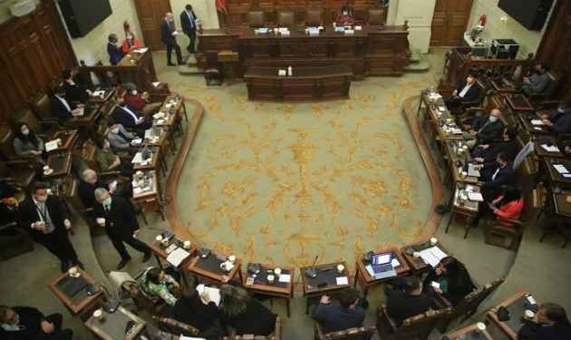 Congreso despacha ley de reajuste de 12% para trabajadores del sector público