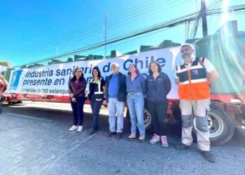 Autoridades anuncian la entrega de 200 estanques de agua potable a comunidades afectadas por los incendios