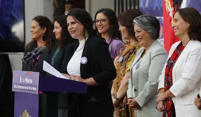 Sala Cuna para Chile, anticonceptivos a bajo costo y aumento en la oferta de cirugías de incontinencia urinaria: Los anuncios del Gobierno en este 8M