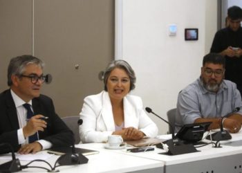 Gobierno y CUT firman acuerdo por salario mínimo de 500 mil pesos a partir de 2024