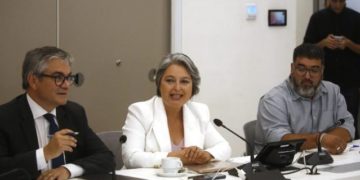 Gobierno y CUT firman acuerdo por salario mínimo de 500 mil pesos a partir de 2024