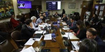 Comisión del Trabajo no votó proyecto de aumento del salario mínimo por críticas de la oposición