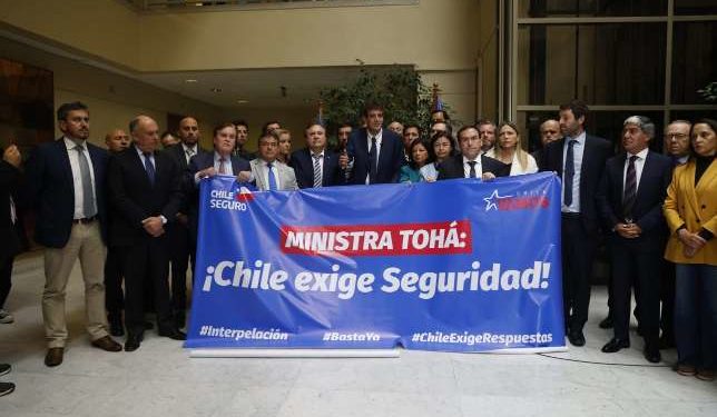 “Es una irresponsabilidad muy grande pretender culpar a este gobierno”: Los críticas que dejó el anuncio de interpelación contra la ministra Tohá