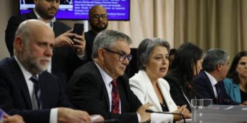 Comisión del Trabajo de la Cámara aprobó en general proyecto que sube el salario mínimo a 500 mil pesos