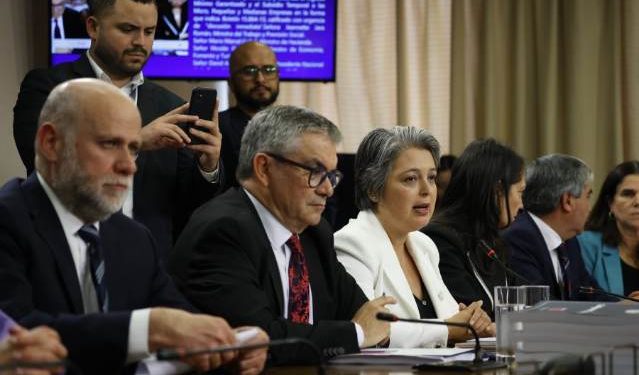 Comisión del Trabajo de la Cámara aprobó en general proyecto que sube el salario mínimo a 500 mil pesos