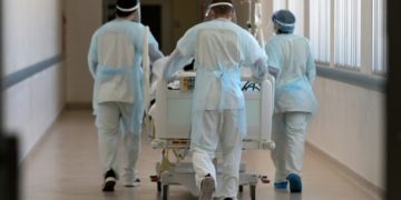 Colapso de camas pediatricas en Bío Bío y La Araucanía: ¿Se deberían adelantar las vacaciones de invierno?