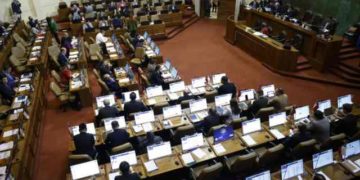 Proyecto que aumenta el salario mínimo a $500 mil fue aprobado por la Cámara de Diputadas y Diputados