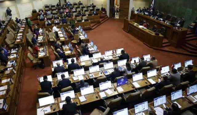 Proyecto que aumenta el salario mínimo a $500 mil fue aprobado por la Cámara de Diputadas y Diputados