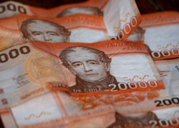 Atraso salarial y derechos sociales mercantilizados: especialistas explican sus razones en contra de ampliar impuesto a la renta