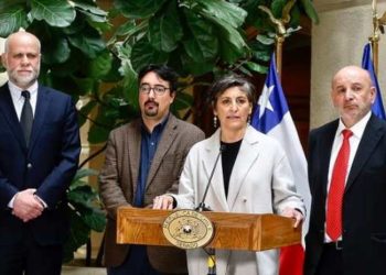 “No lo compartimos”: Autoridades de Gobierno insistieron en sus críticas a proyecto alternativo de la oposición por isapres