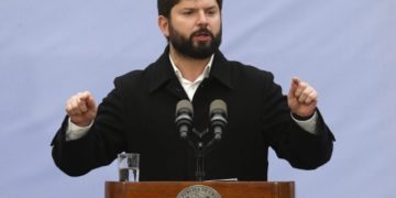 Presidente Boric insiste en reforma tributaria: No es “para llenarle los bolsillos al Estado”