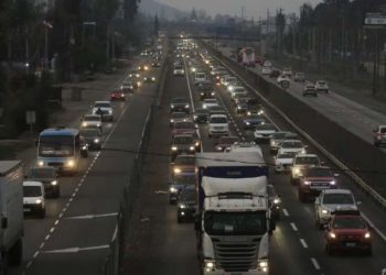 Senador Iván Flores pide urgencia a proyectos ante relicitación de autopistas: “Esta es la oportunidad para tener una nueva ley”
