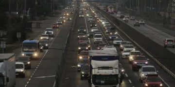 Senador Iván Flores pide urgencia a proyectos ante relicitación de autopistas: “Esta es la oportunidad para tener una nueva ley”