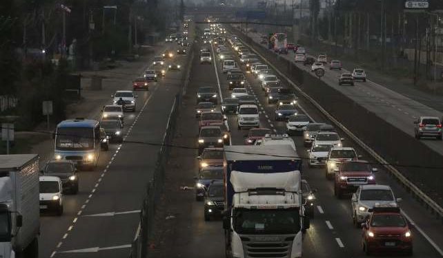 Senador Iván Flores pide urgencia a proyectos ante relicitación de autopistas: “Esta es la oportunidad para tener una nueva ley”