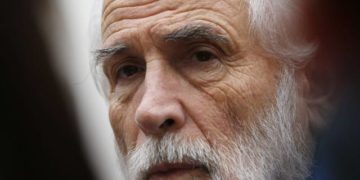 Montes apunta a gobierno de Piñera de iniciar traspasos a fundaciones