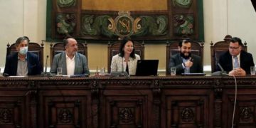 Concejo municipal aprueba cambio de nombres en calles de Santiago: “Es una votación histórica” señaló la alcaldesa Irací Hassler