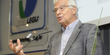 Andras Uthoff y debate por el 6 por ciento: “Mandar todo a capitalización individual es sencillamente la defensa del negocio de las AFP”