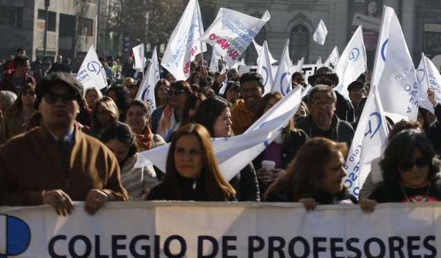 Profesores esperan respuesta positiva del Mineduc en reunión de este lunes