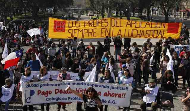 “El paro no se baja”: Directiva nacional del Colegio de Profesores se reunirá este lunes con Cataldo