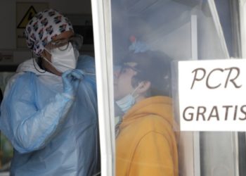 “Es inaceptable”: Parlamentarios piden al Gobierno revertir despido de funcionarios de salud contratados en pandemia