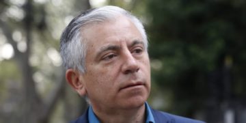 Carlos Díaz y proyecto que obliga a entonar el himno nacional: “Utiliza los símbolos patrios para encubrir una falta de iniciativa parlamentaria”