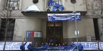 Crece presión sobre el Minsal por despido de funcionarios: Organizaciones gremiales y parlamentarios piden que se revierta la decisión