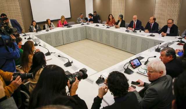 ¿Mejores pensiones?: Propuestas de los partidos políticos bajo el ojo crítico de expertos previsionales