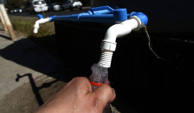 Corte de agua potable en la Región Metropolitana afectará a 550 mil personas