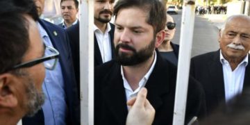 Boric por “honorarios covid”: “Cuesta $50 mil millones, ¿de dónde sacamos eso?”