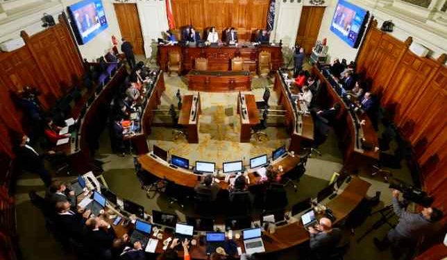 Con recriminaciones y sin acuerdos: Expertos ingresaron correcciones a la propuesta constitucional