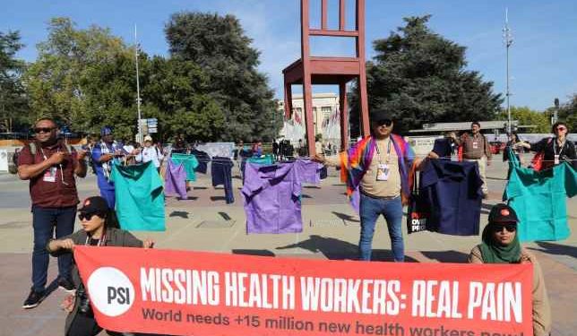Tres de cada cuatro trabajadores de salud y cuidados de América Latina y el Caribe se sienten traicionados tras las promesas a los “héroes” de la pandemia