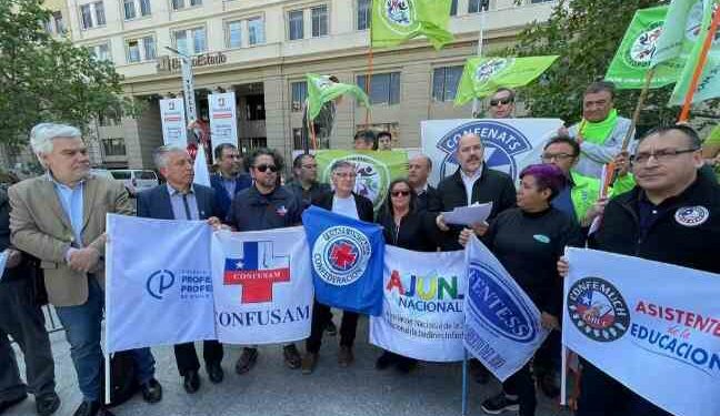 Reajuste de 6,5% y demandas económicas y laborales: Mesa del Sector Público entrega pliego de negociación 2024