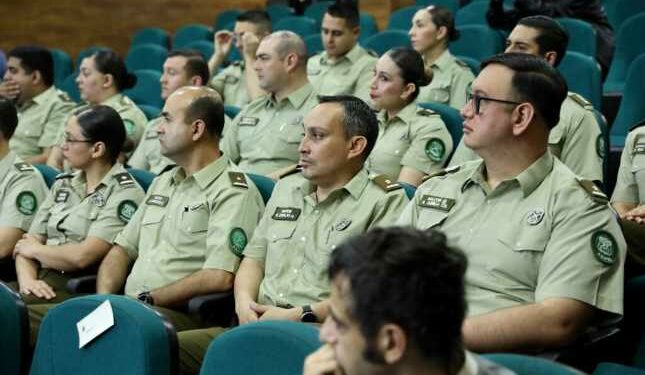Unesco y Gobierno de Chile realizan capacitación a Carabineros sobre promoción de seguridad de periodistas en protestas y DDHH